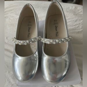 Dream Pairs Silver Pearl-Embellished Mary Jane Shoes